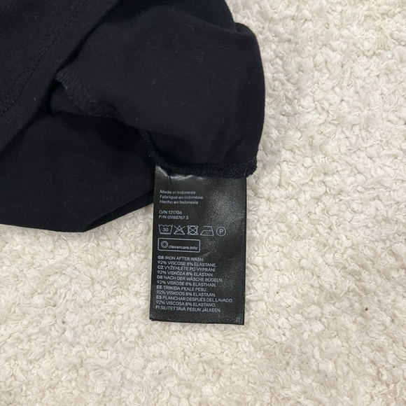 H&M - Crop Top - Black (size small) - Picture 4 of 6